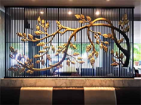 3D Wood Carving และปิดแผ่นเงิน-แผ่นทองย้อมดำไล่สี  - Krungsri River Hotel 